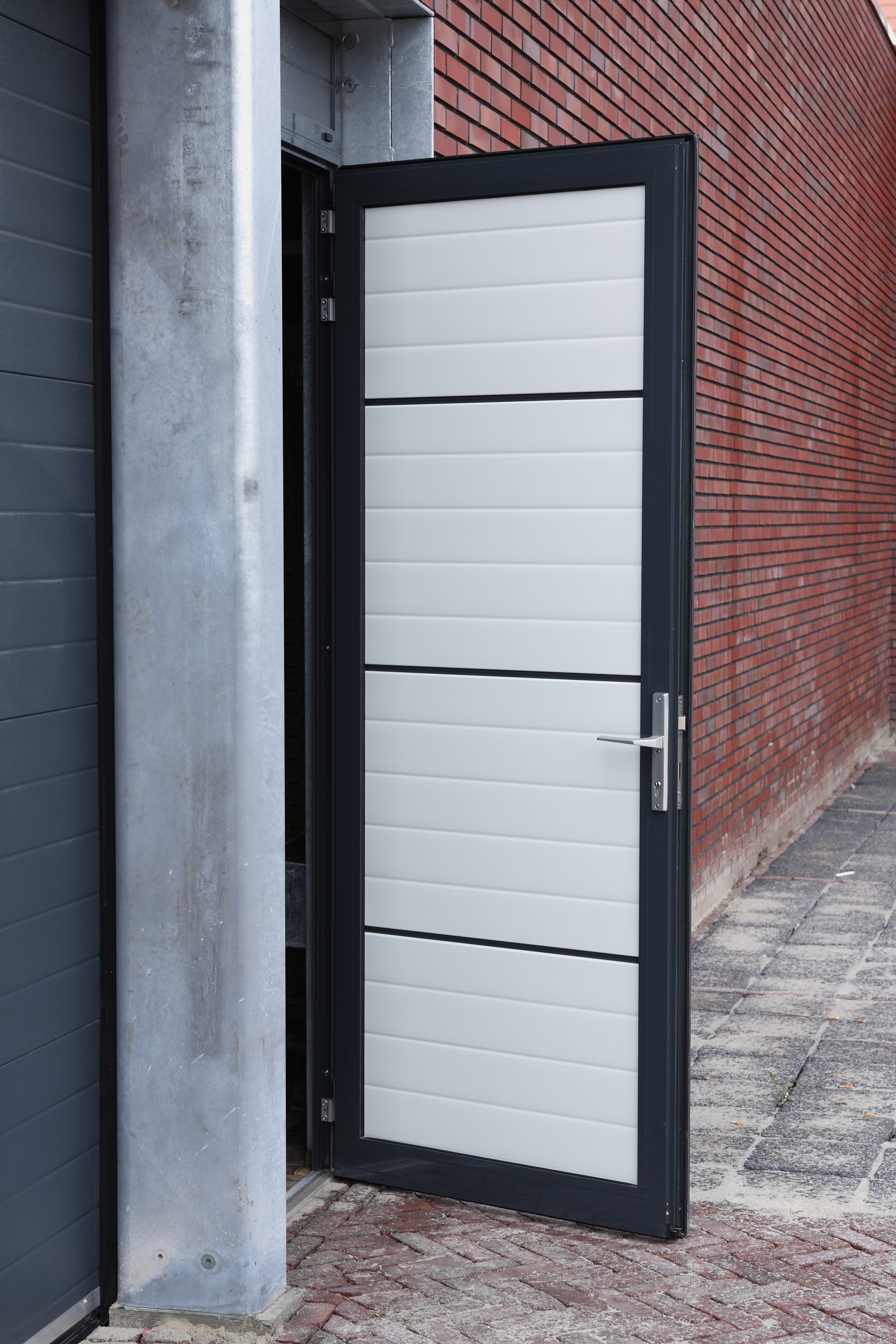 Condoor Nebeneingangstüren Aluminium Rahmen Luxe Line